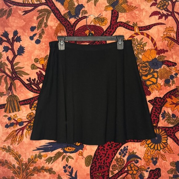 Simple Classic Black Skater Skirt - Picture 2 of 3